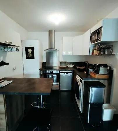 T2 Rez De Jardin Apartment *