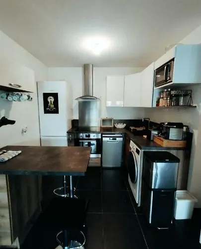 T2 Rez De Jardin Apartment *